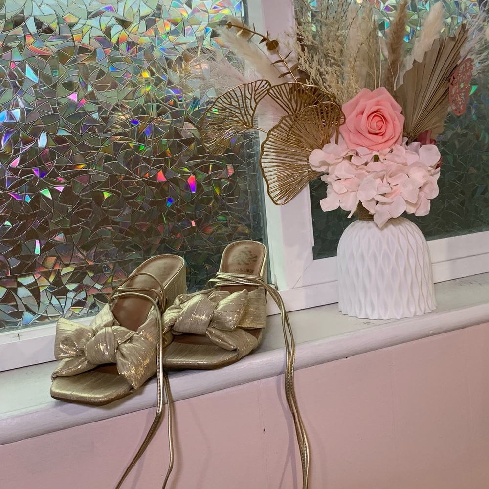 Size: 6 Gold Sam & Libby Small heel